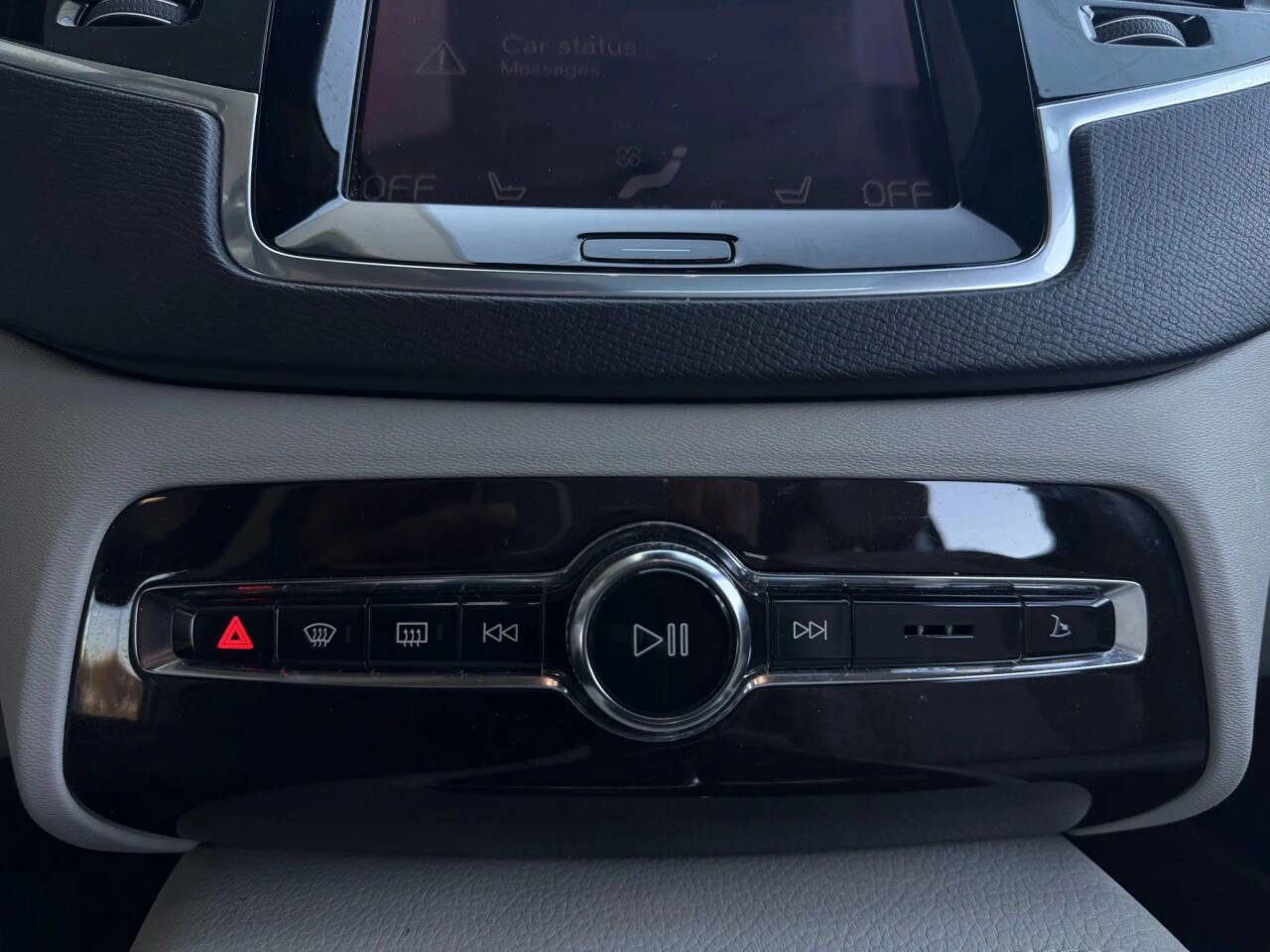 Used 2016 Volvo XC90 T6 Momentum w/ Momentum Plus Package image 29