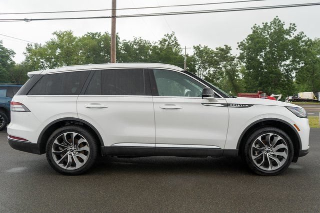 Used 2025 Lincoln Aviator Reserve w/ Illumination Package AWD/4WD image 5