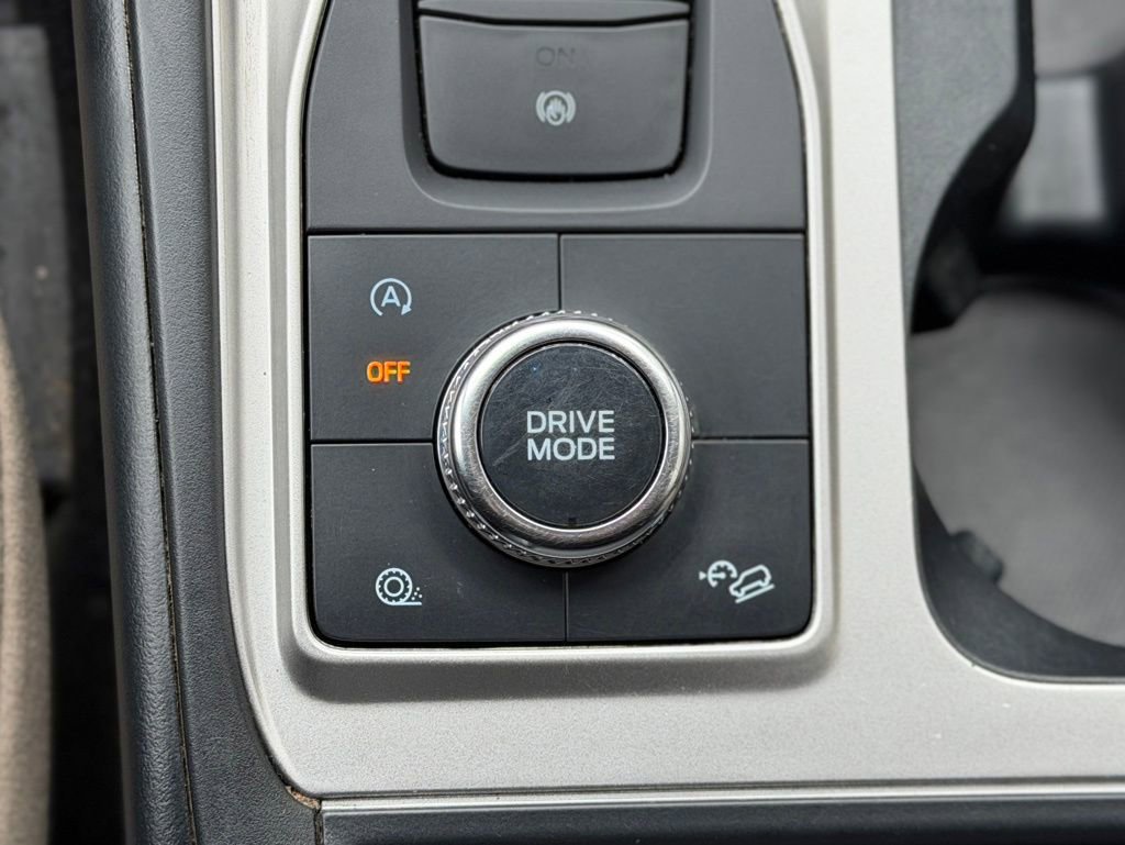 Used 2020 Ford Explorer XLT w/ Comfort Package AWD/4WD image 16