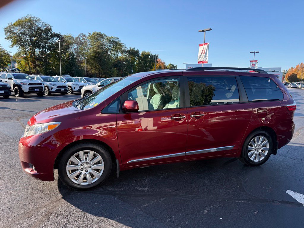 Used 2017 Toyota Sienna XLE w/ XLE Navigation Package AWD/4WD image 3