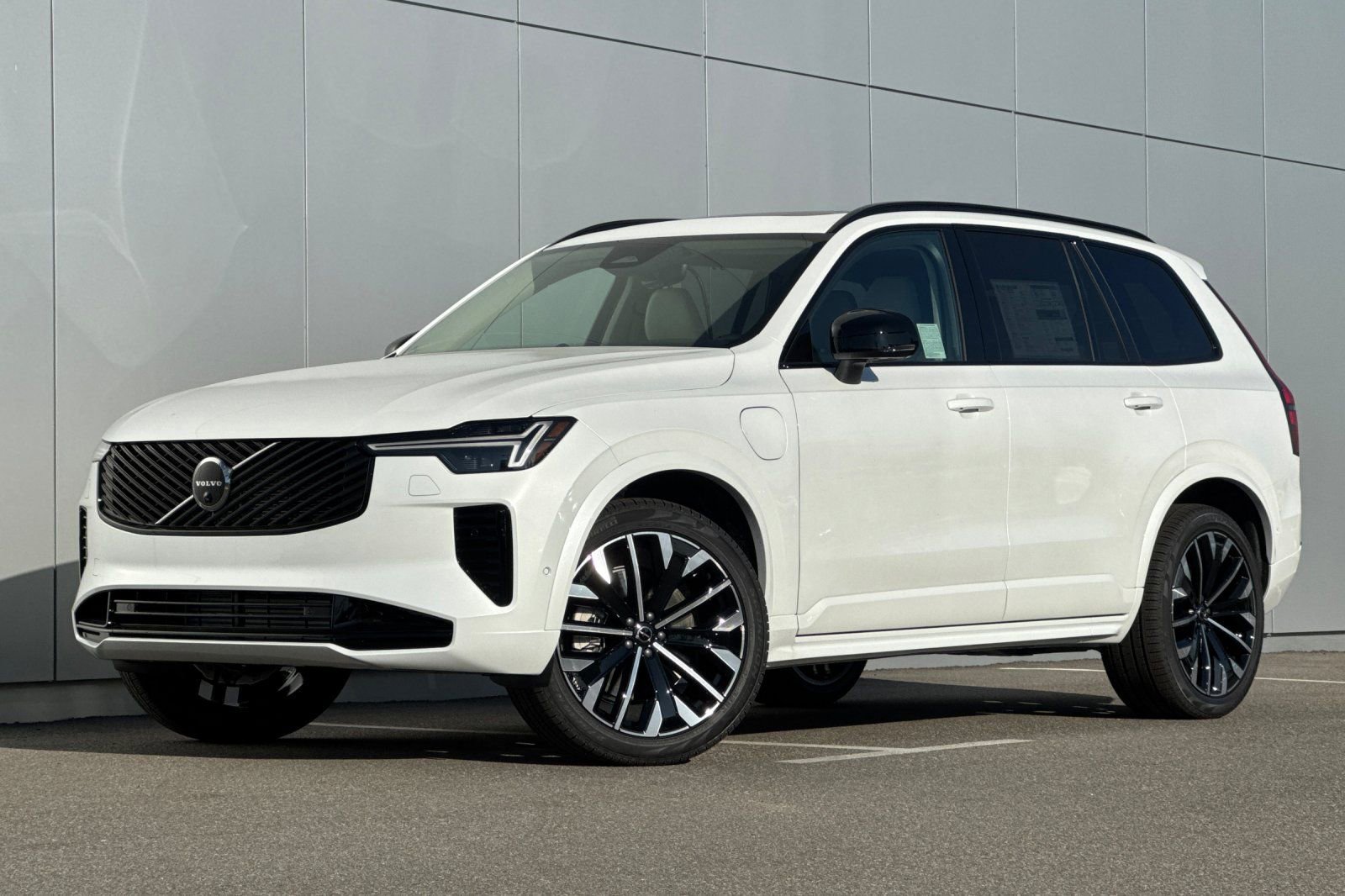 New 2026 Volvo XC90 T8 Ultra w/ Lounge Package image 1