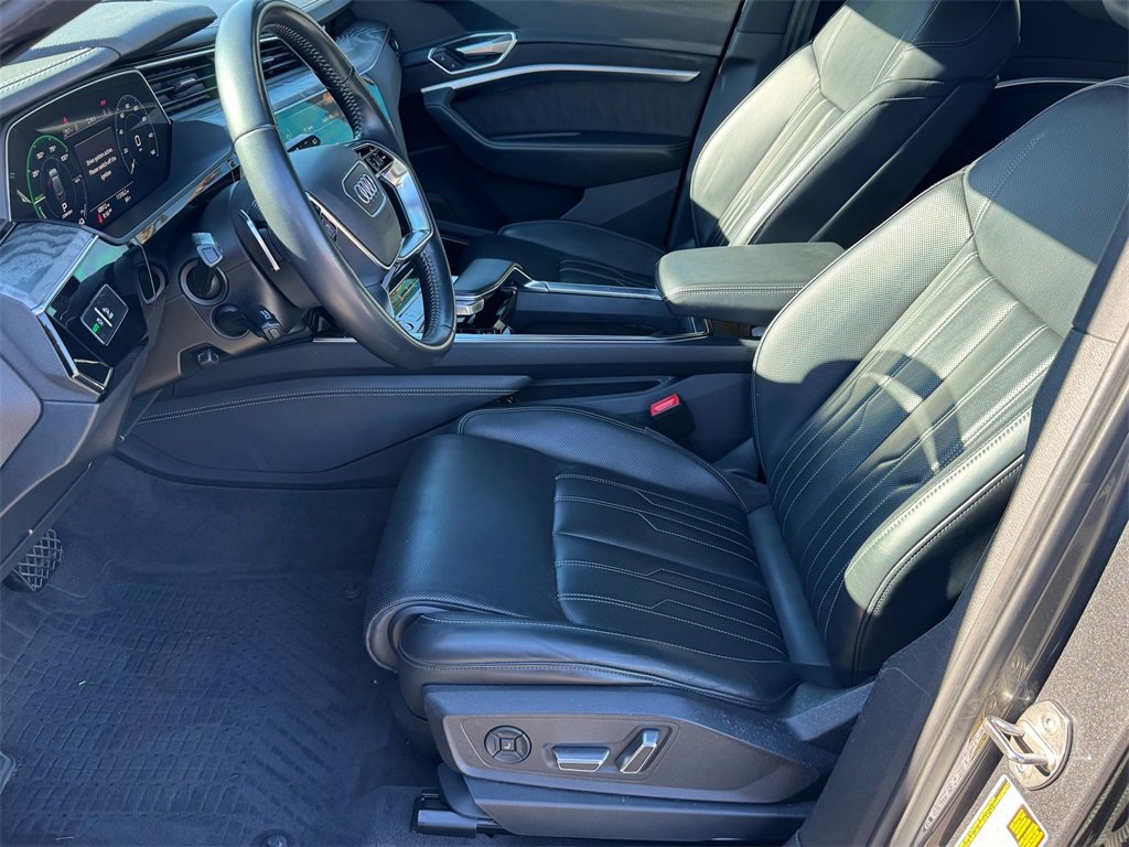 Used 2019 Audi e-tron Prestige w/ Prestige Package image 11