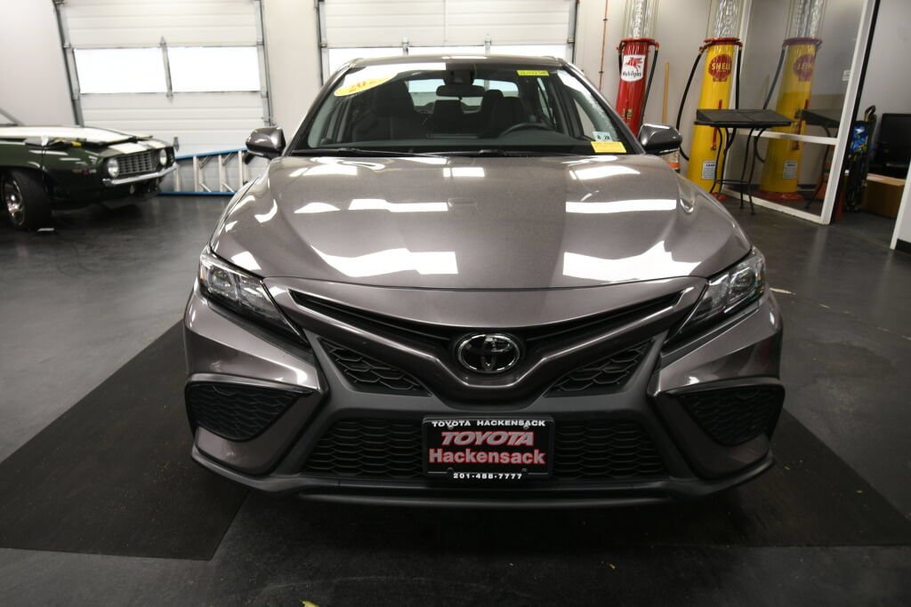 Used 2023 Toyota Camry SE FWD image 2