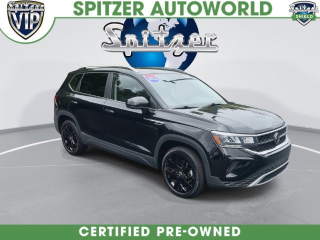 Used 2023 Volkswagen Taos SE w/ Panoramic Sunroof Package FWD image 3