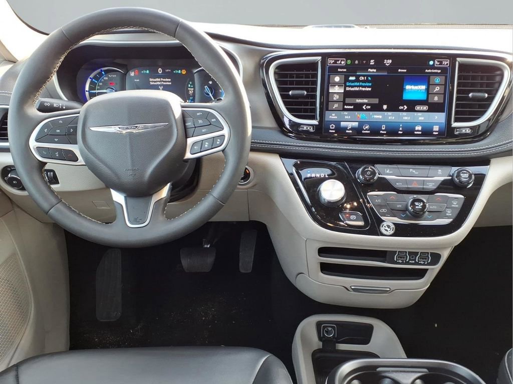 Used 2024 Chrysler Pacifica Limited FWD image 4