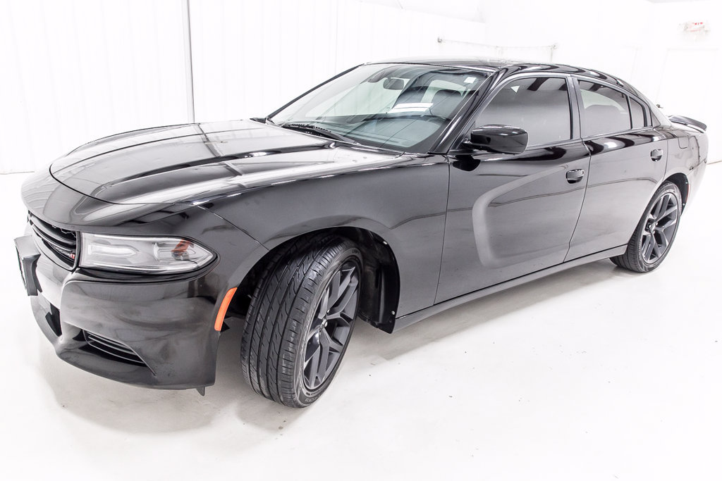 Used 2021 Dodge Charger SXT w/ Blacktop Package RWD image 3