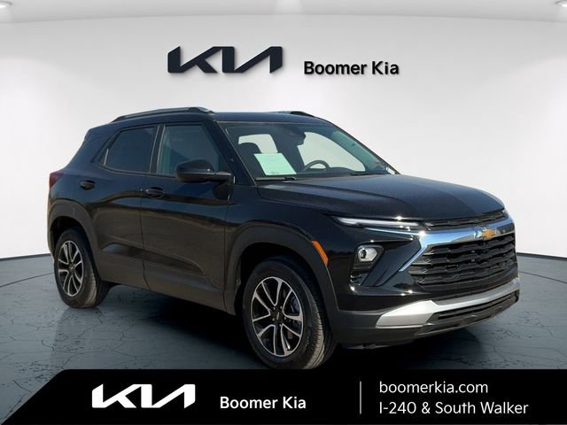 Used 2025 Chevrolet TrailBlazer LT image 3