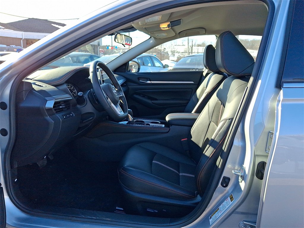 Used 2024 Nissan Altima 2.5 SR image 3