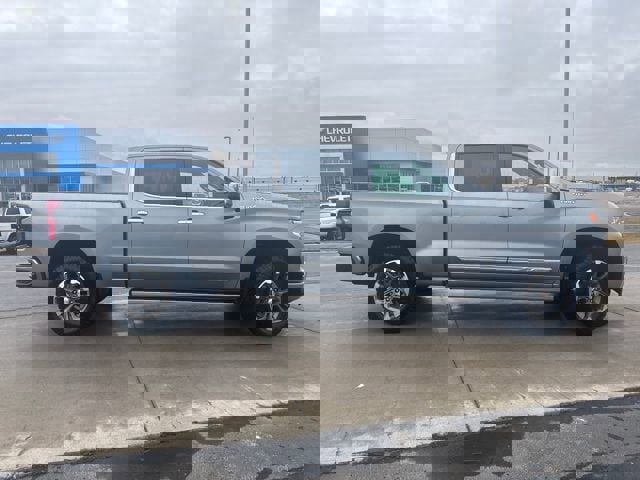 Used 2025 Chevrolet Silverado 1500 High Country w/ Technology Package image 2