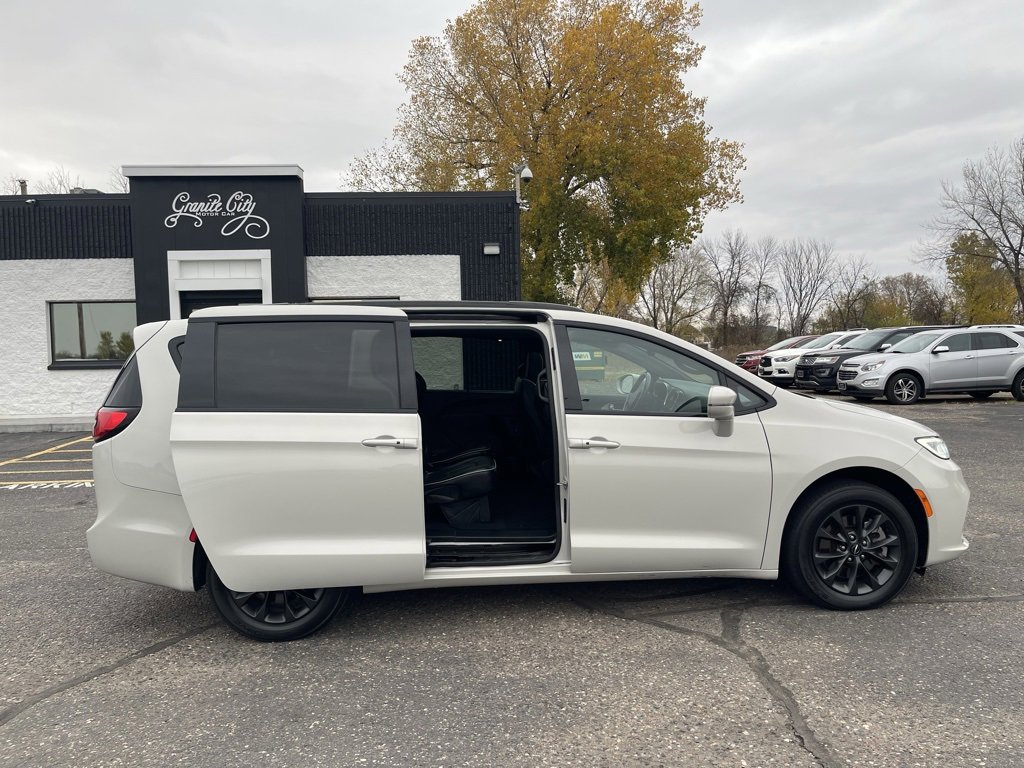 Used 2021 Chrysler Pacifica Limited w/ S Appearance Package image 21