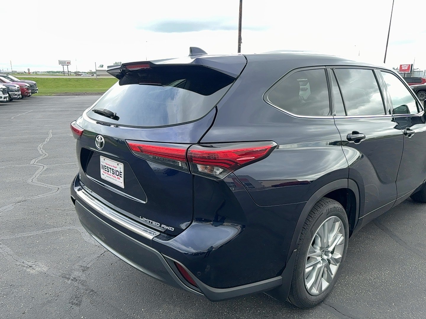 Used 2021 Toyota Highlander Limited AWD/4WD image 5