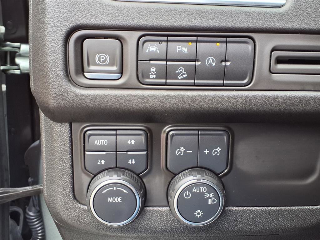 Used 2023 Chevrolet Suburban Premier image 14