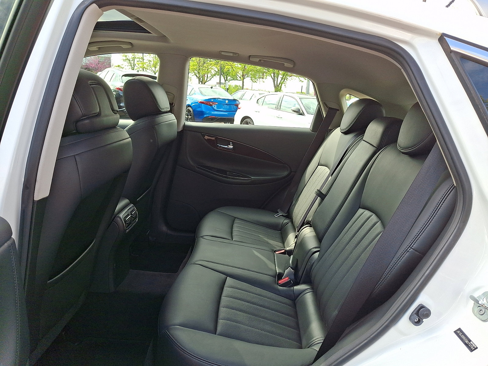 Used 2016 INFINITI QX50 AWD w/ Deluxe Touring Package image 10