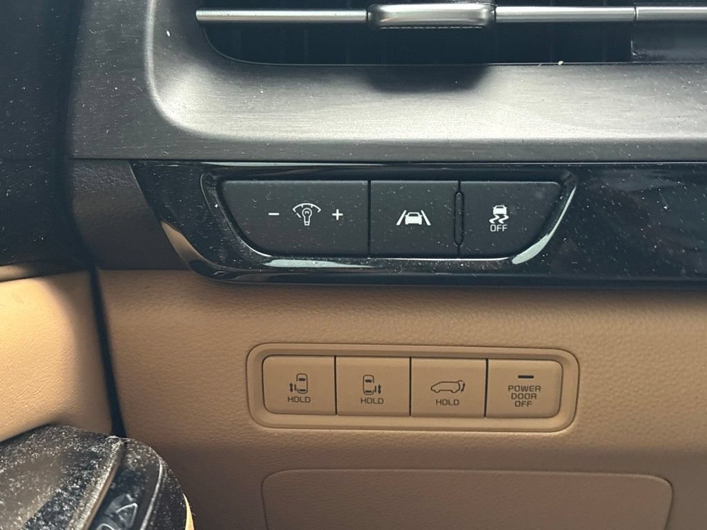 Used 2022 Kia Carnival EX FWD image 25