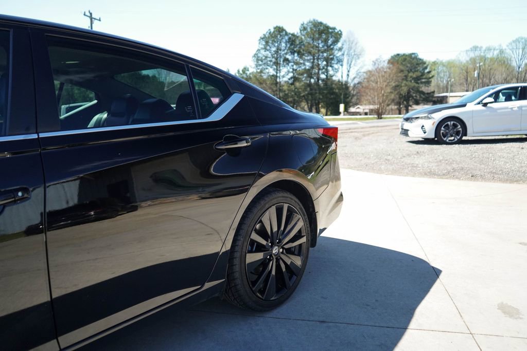 Used 2022 Nissan Altima 2.5 SR w/ Midnight Edition Package image 16