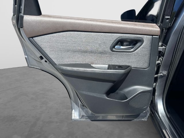 Used 2021 Nissan Rogue SV FWD image 14
