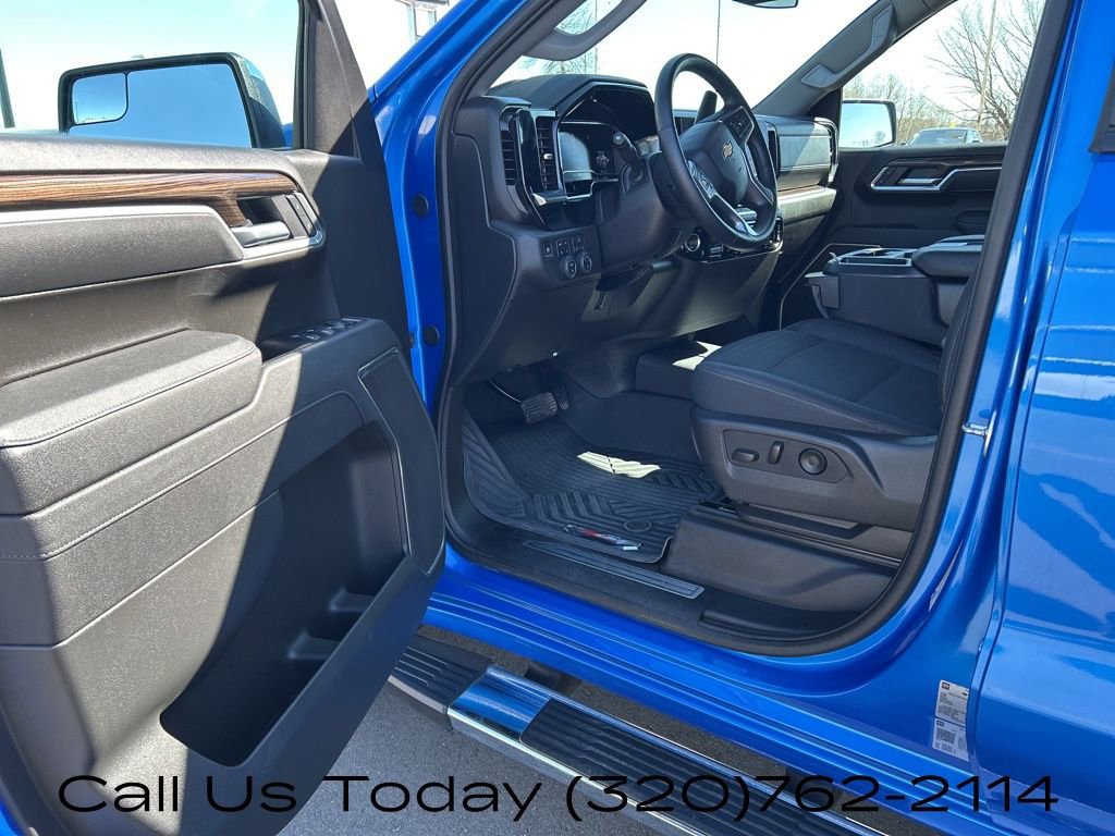 Certified 2025 Chevrolet Silverado 1500 LT AWD/4WD image 16
