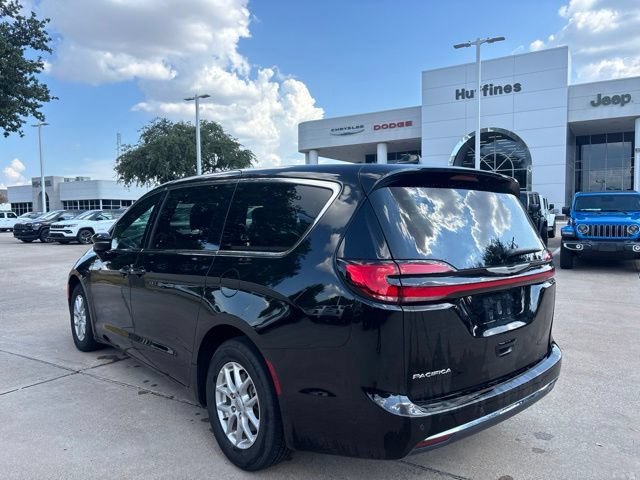 Used 2025 Chrysler Pacifica Select FWD image 7