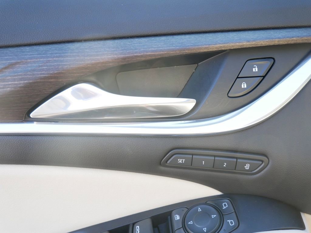 Used 2023 Buick Enclave Avenir w/ Avenir Technology Package AWD/4WD image 16