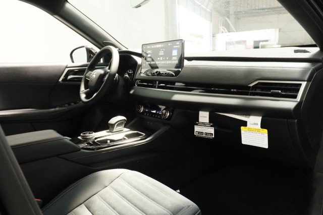 New 2026 Mitsubishi Outlander LE FWD image 16