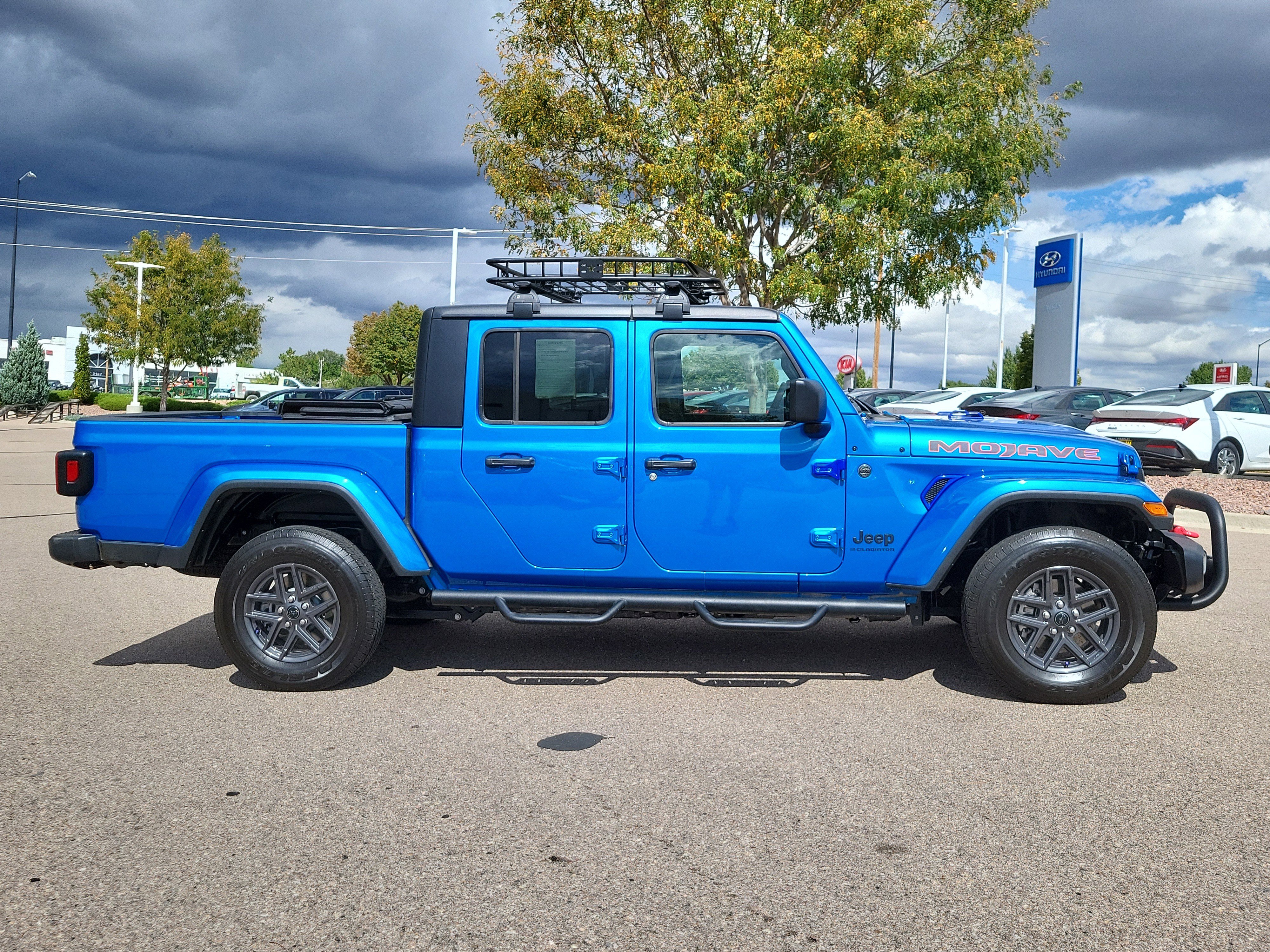Used 2024 Jeep Gladiator Sport image 2