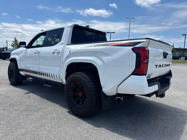 Used 2025 Toyota Tacoma SR5 AWD/4WD image 4