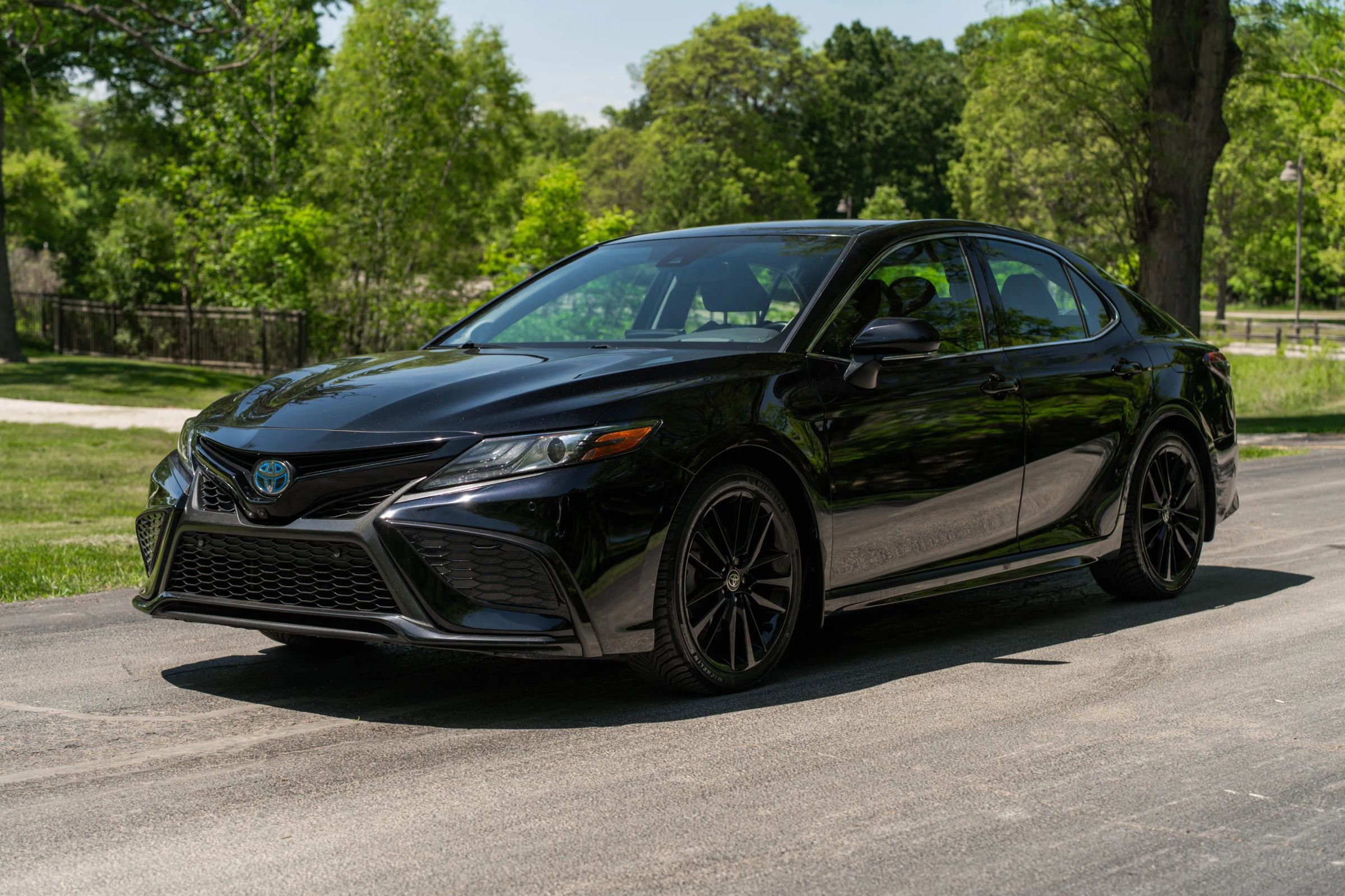 Used 2022 Toyota Camry XSE w/ Navigation Upgrade Package FWD image 1