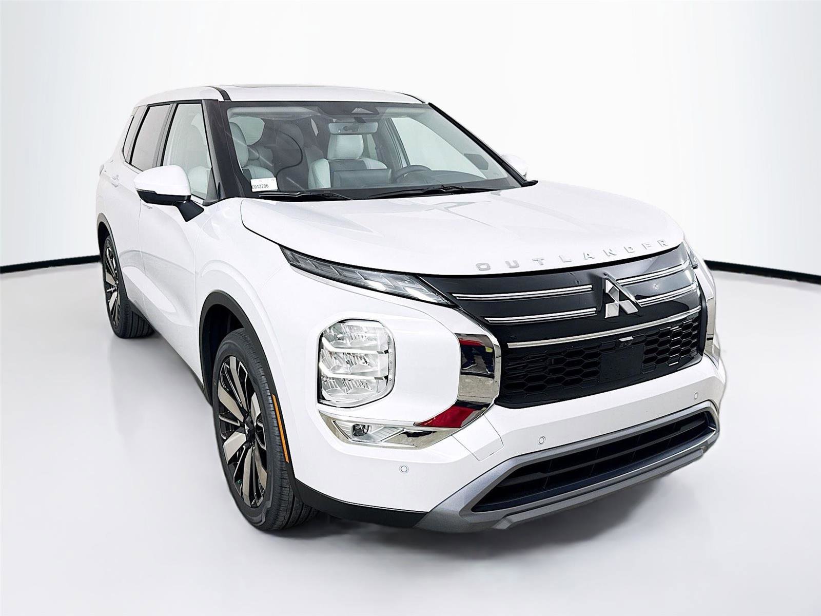 New 2026 Mitsubishi Outlander SE image 2