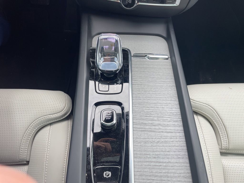 Certified 2025 Volvo V60 B5 Cross Country Ultra image 36