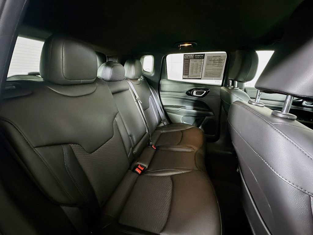 Used 2026 Jeep Compass Latitude image 11