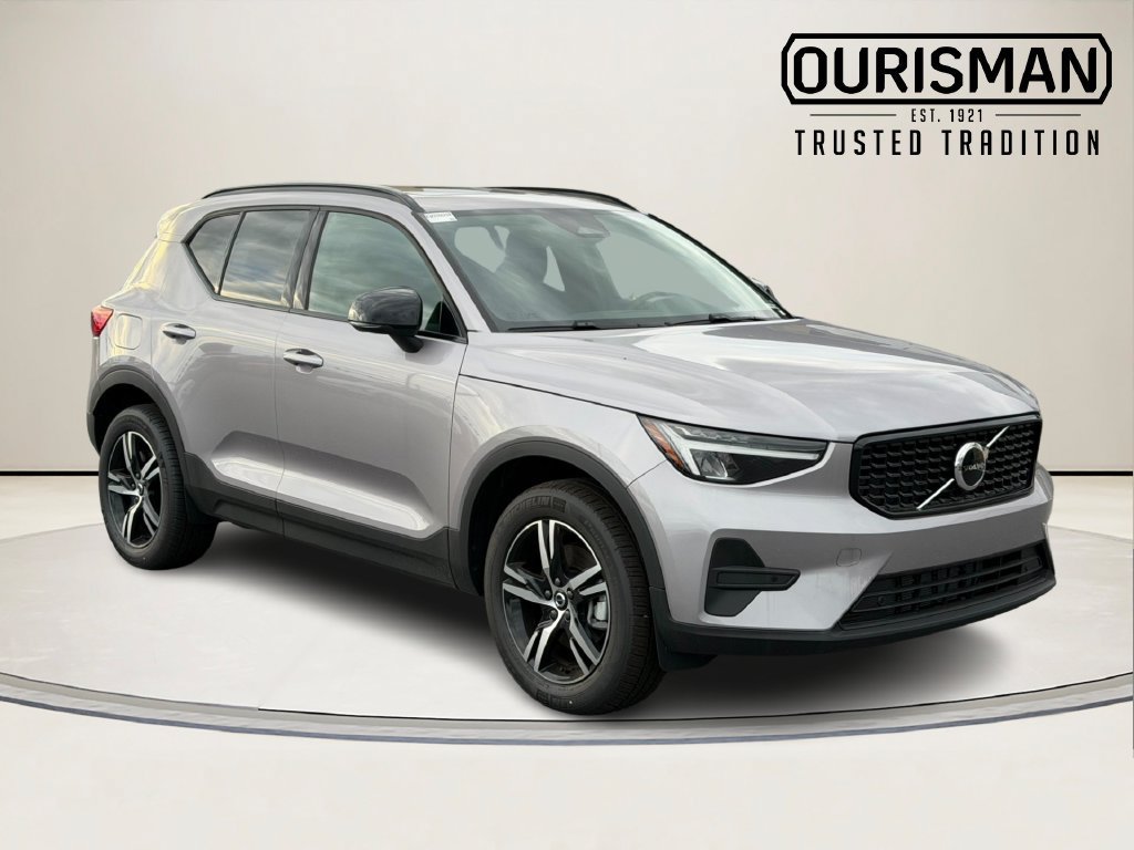 New 2026 Volvo XC40 B5 Core w/ Climate Package