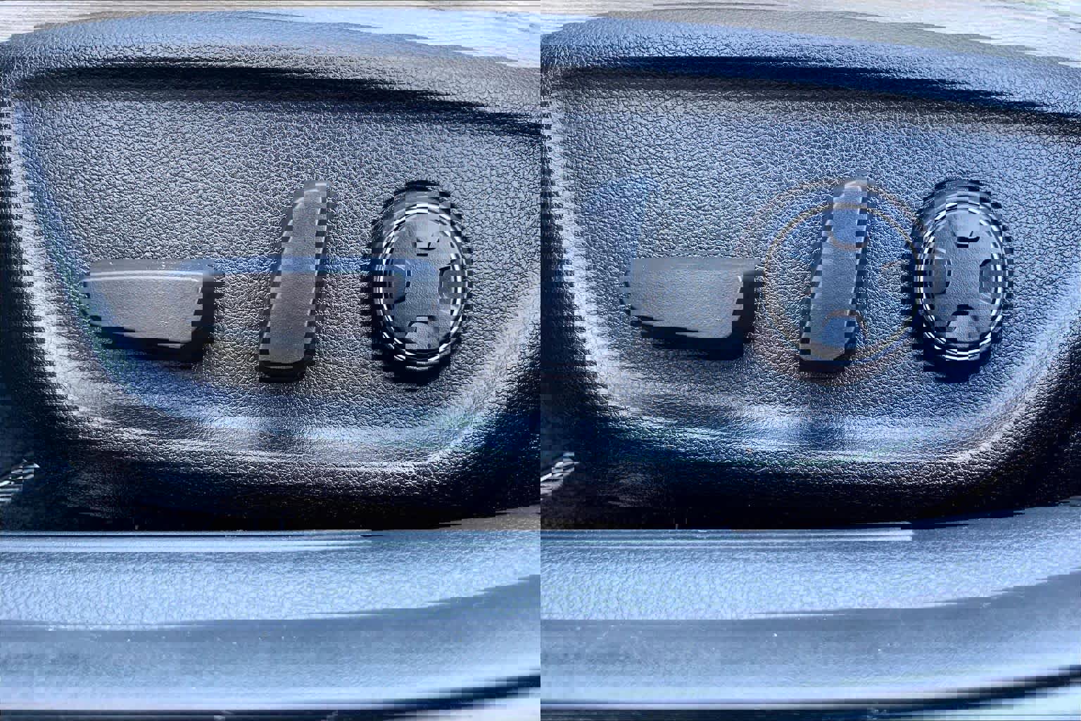 Used 2023 Genesis G70 2.0T w/ Sport Prestige Package image 39