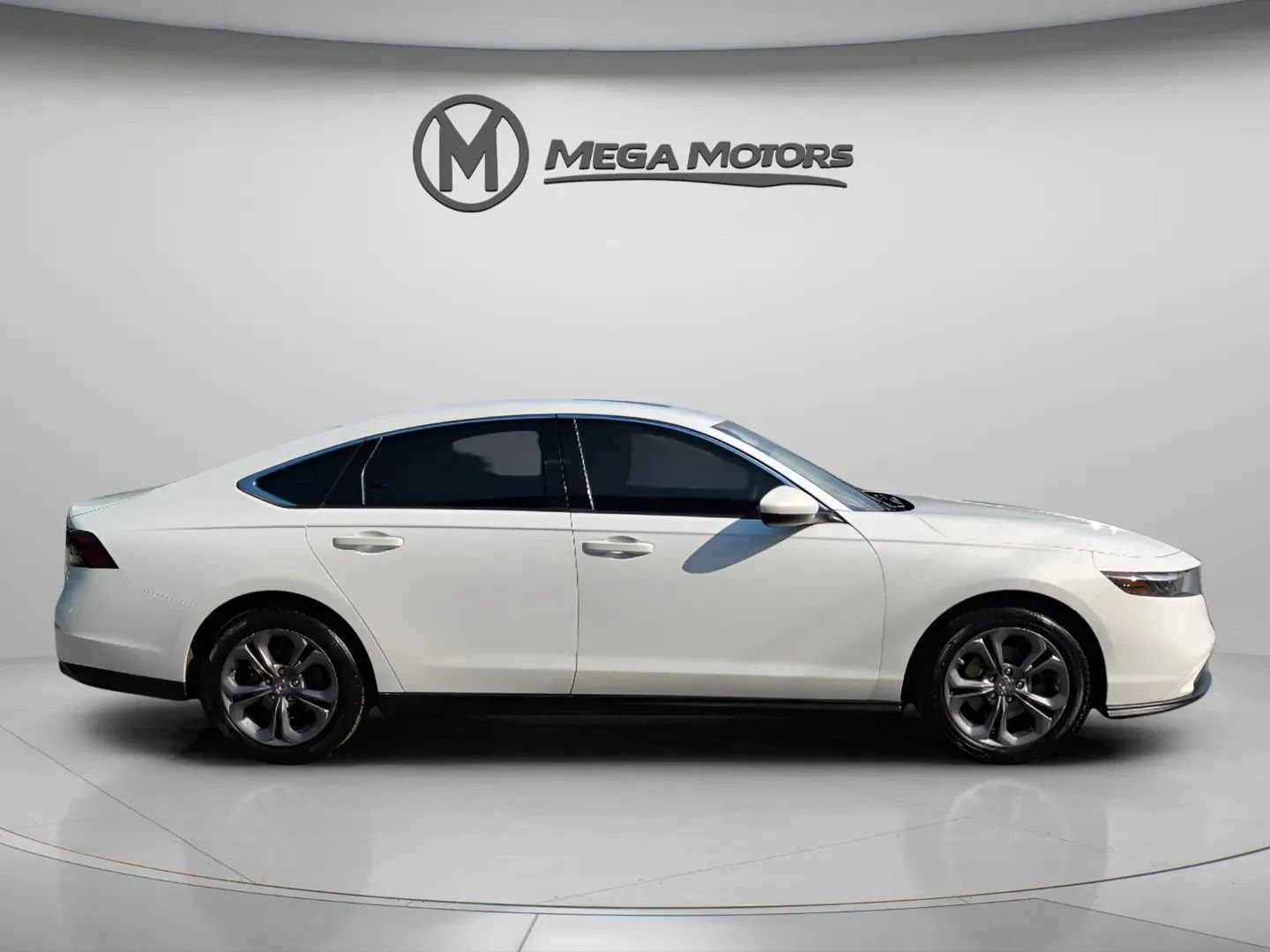 Used 2023 Honda Accord EX image 9