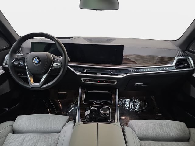 Used 2025 BMW X5 xDrive40i w/ Premium Package AWD/4WD image 9