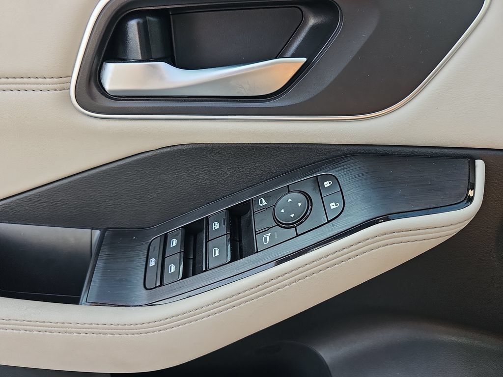 Used 2021 Nissan Rogue SV w/ Premium Package FWD image 26