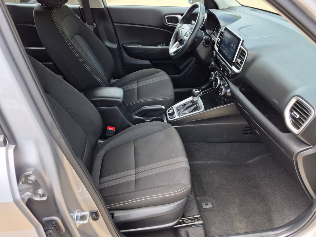 Used 2025 Hyundai Venue SEL FWD image 29