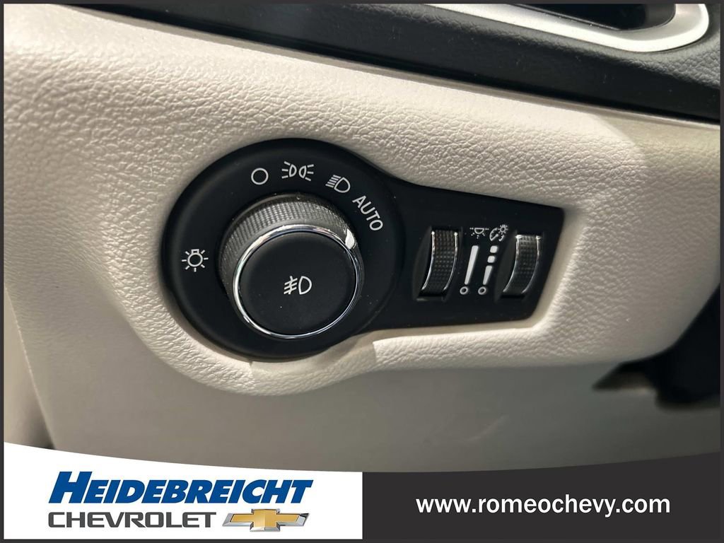 Used 2017 Chrysler Pacifica Touring-L image 22