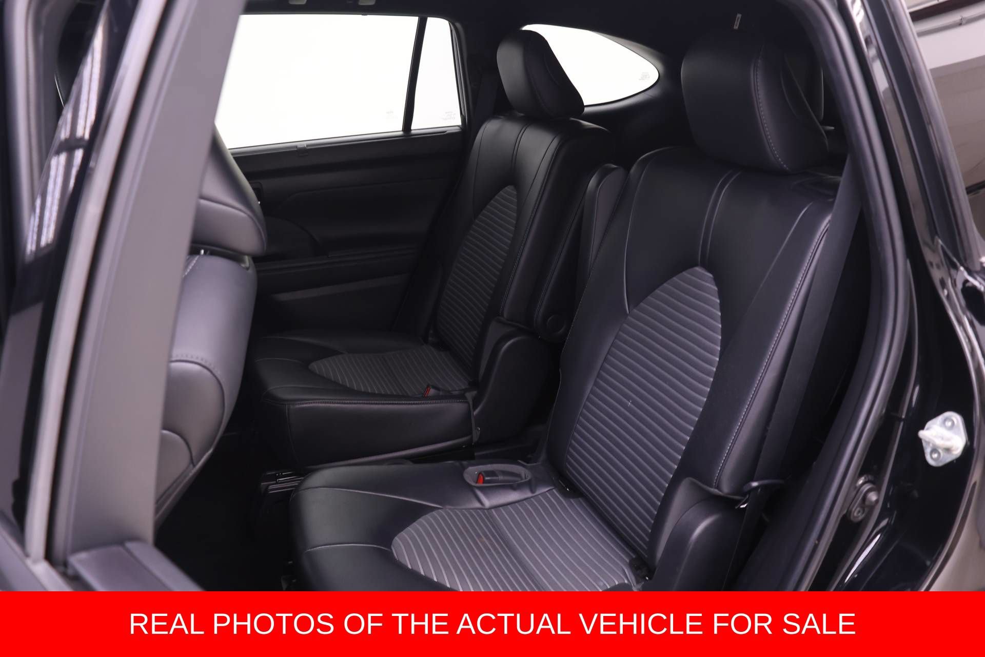 Used 2022 Toyota Highlander XSE FWD image 9