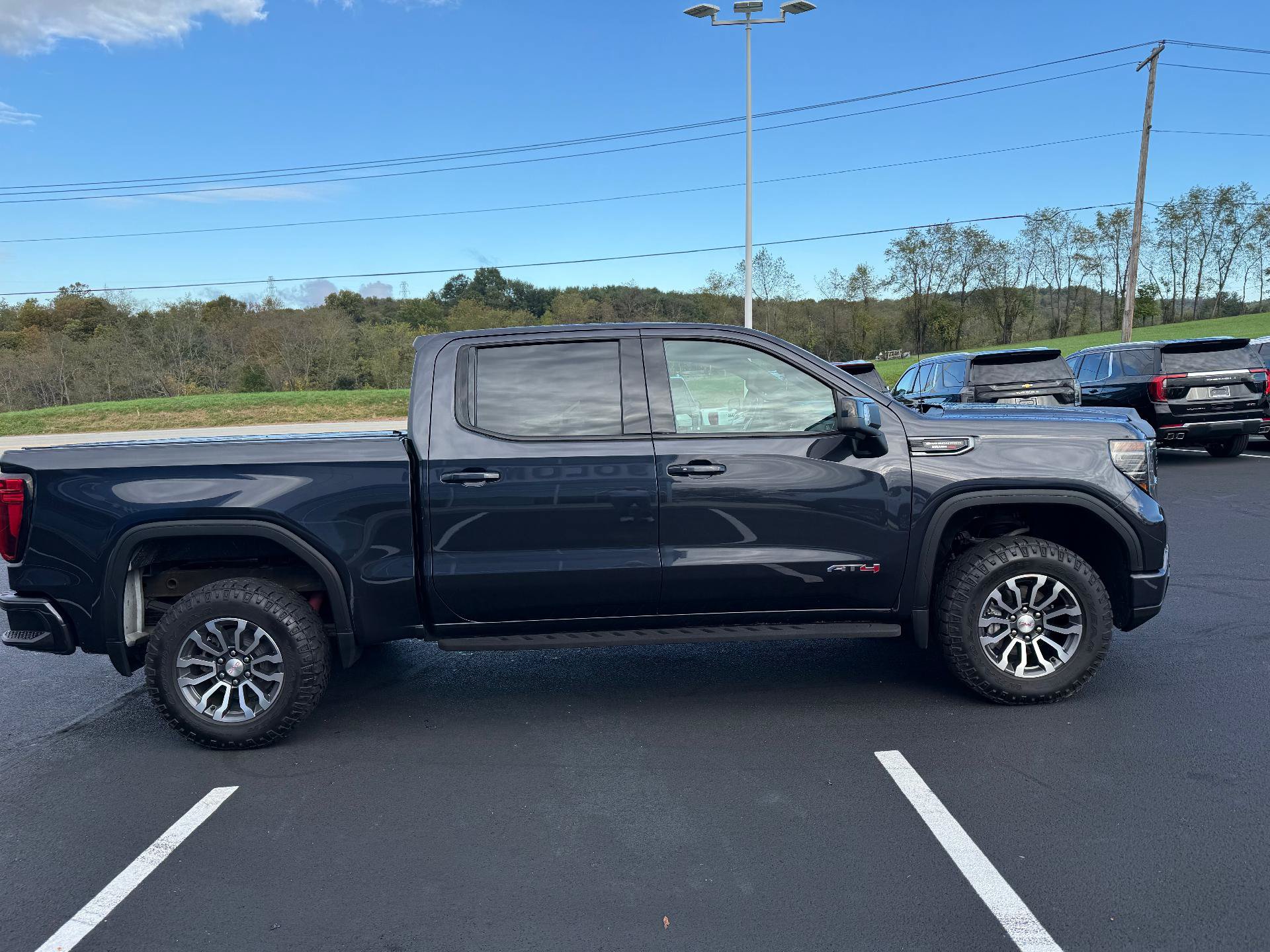 Certified 2022 GMC Sierra 1500 AT4 w/ AT4 Premium Package AWD/4WD image 6