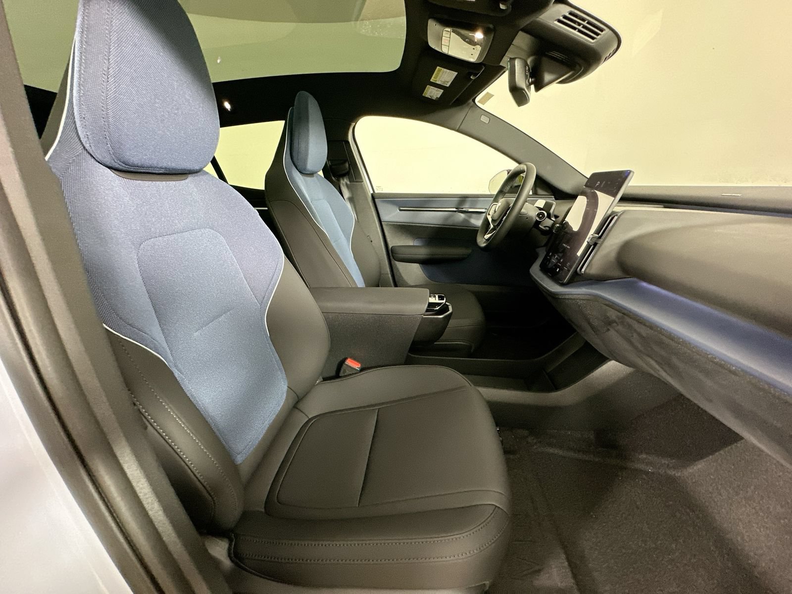 New 2026 Volvo EX30 Ultra w/ Protection Package Premier AWD/4WD image 38