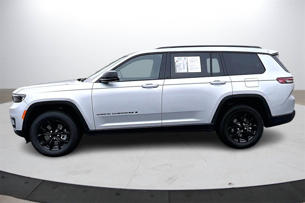 Certified 2024 Jeep Grand Cherokee L Laredo image 5