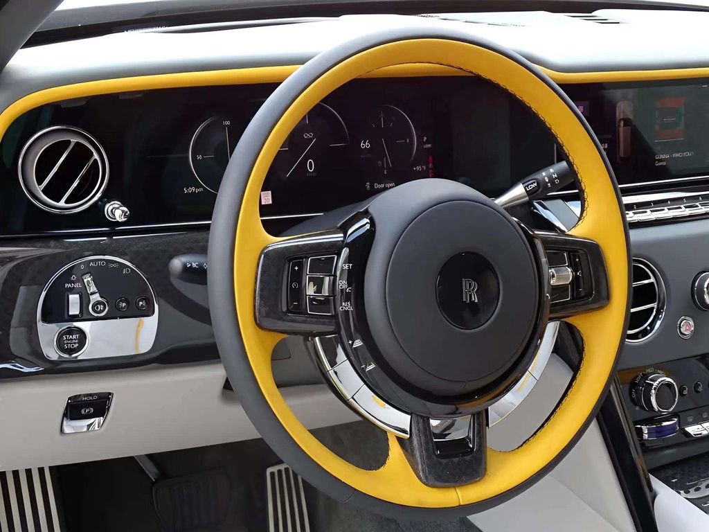 New 2025 Rolls-Royce Cullinan Black Badge image 18