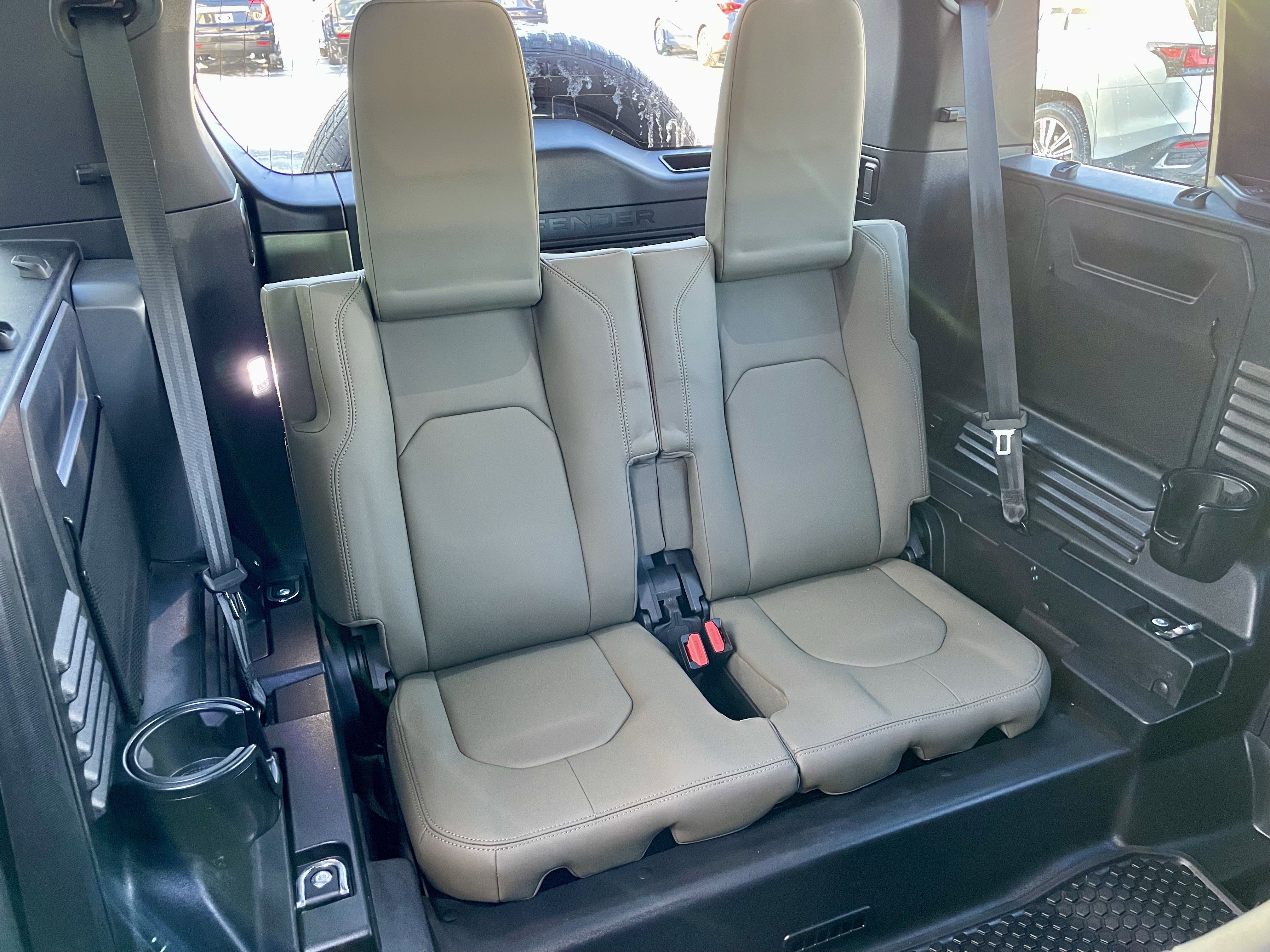 Certified 2025 Land Rover Defender 110 X-Dynamic SE image 33