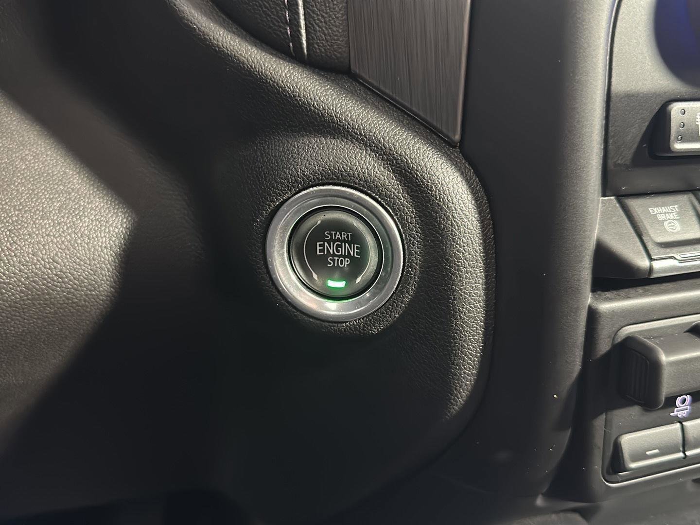 Used 2022 GMC Sierra 3500 Denali w/ Denali Ultimate Package image 18