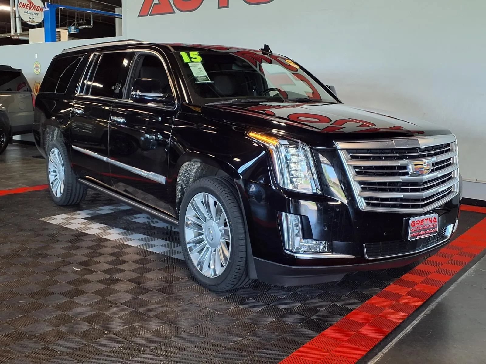 Used 2015 Cadillac Escalade ESV Platinum AWD/4WD image 2