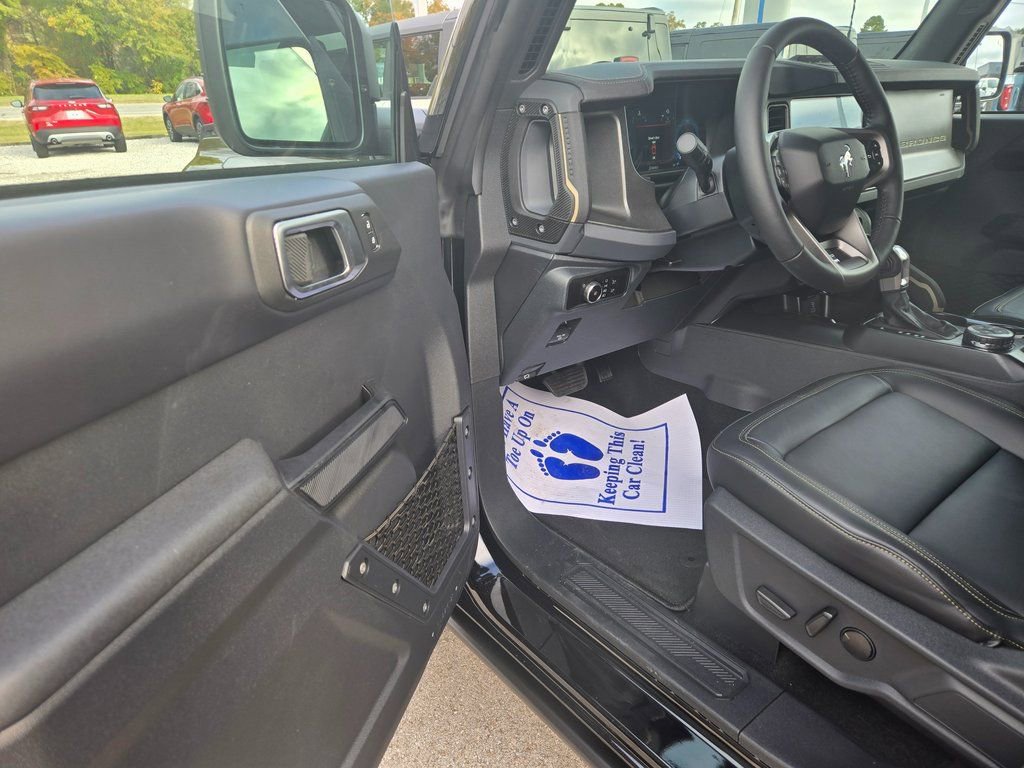 New 2025 Ford Bronco Badlands w/ Sasquatch Package AWD/4WD image 6