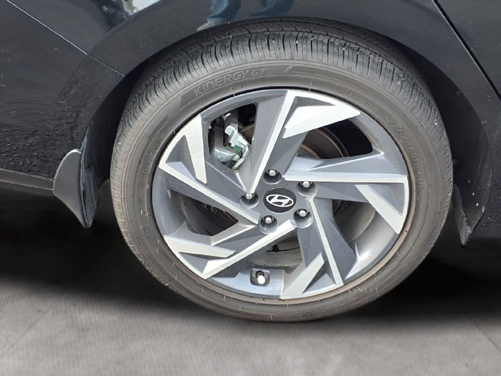 Used 2025 Hyundai Elantra Limited FWD image 9