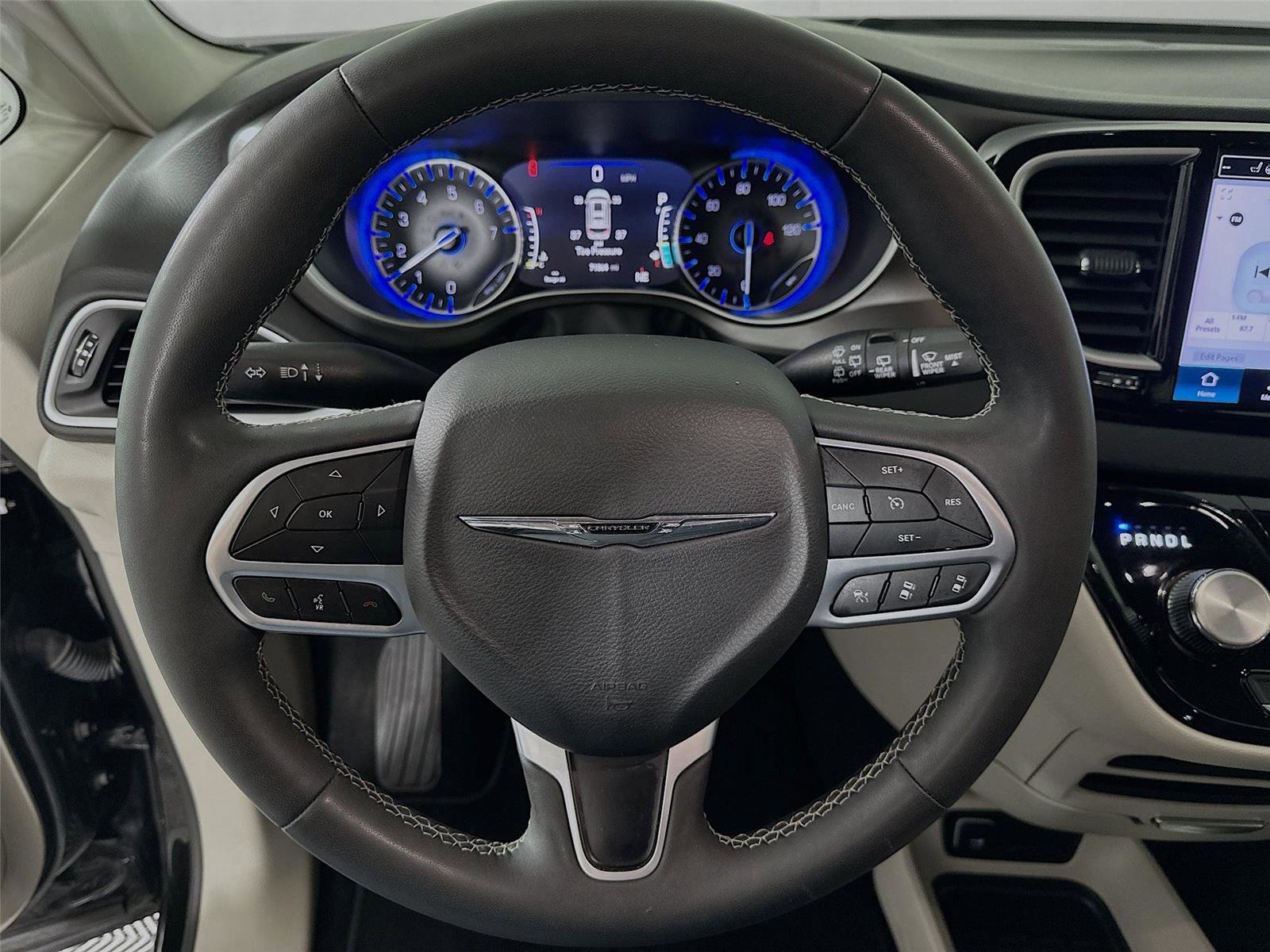 Used 2024 Chrysler Pacifica Touring-L FWD image 18