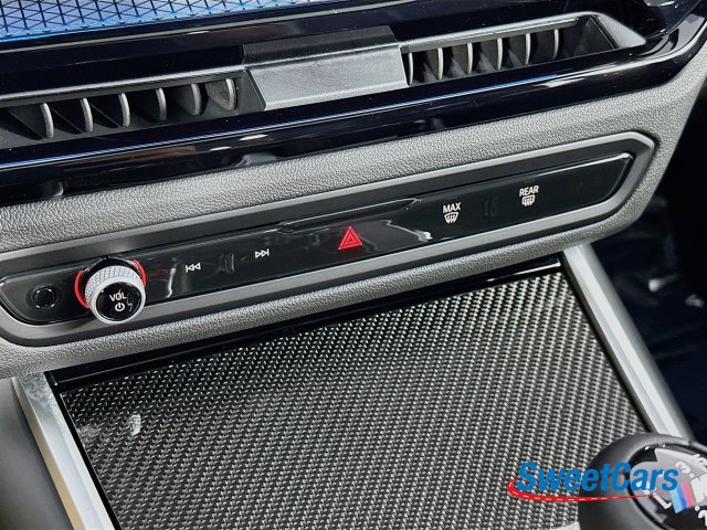 Used 2025 BMW M2 w/ Lighting Package RWD image 27