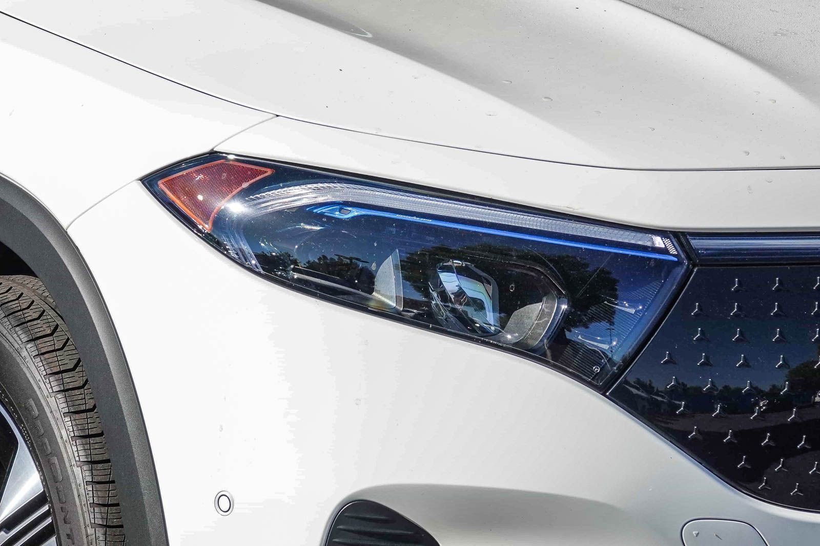 Used 2024 Mercedes-Benz EQB 350 4MATIC SUV image 9